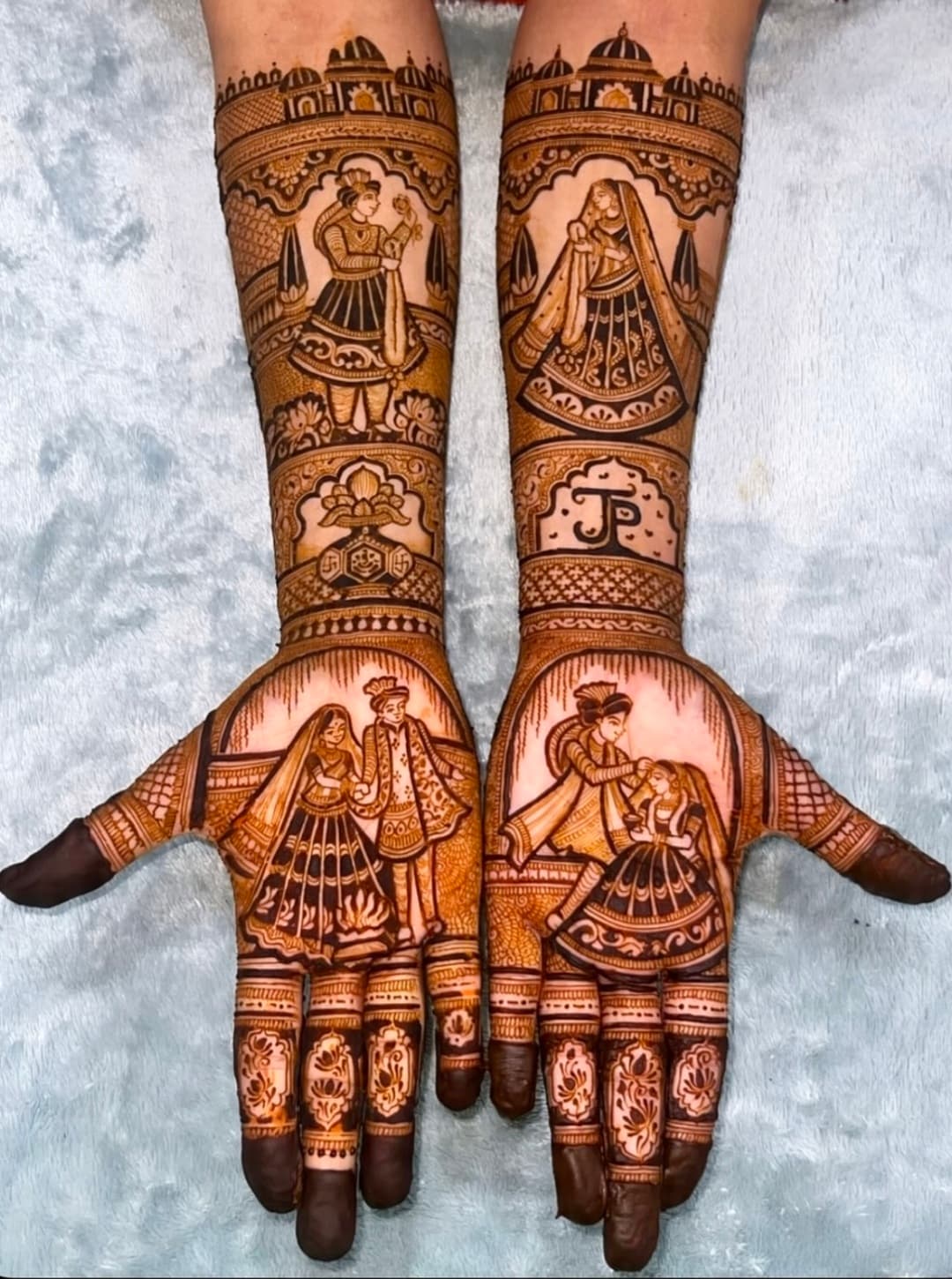 RJ_20_Mehandi_Artist applying intricate henna design in Kota